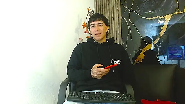 Tommy160920 online show from November 29, 2025, 1:58 pm