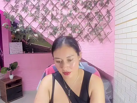 maurakloss303av online show from December 20, 2025, 8:27 pm