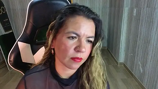 paula lorens t1  online show from November 20, 2025, 3:07 am