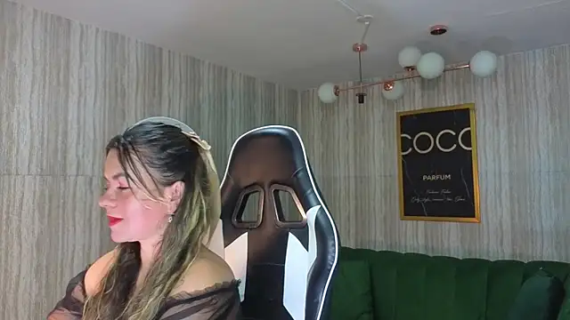 paula lorens t1  online show from November 21, 2025, 2:32 am