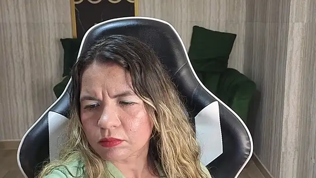 paula lorens t1  online show from November 24, 2025, 3:06 am