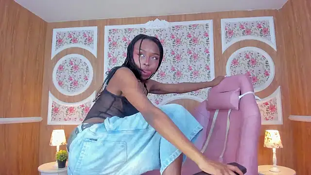 Snapshot of Midnight_Bluee chatting on November 26, 2025, 7:59 pm Midnight Bluee online show from November 26, 2025, 7:59 pm