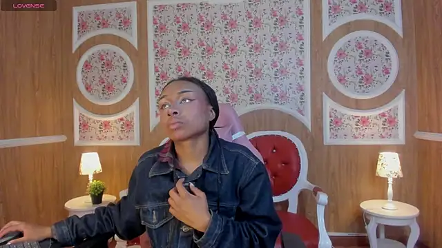 Snapshot of Midnight_Bluee chatting on November 27, 2025, 8:00 pm Midnight Bluee online show from November 27, 2025, 8:00 pm