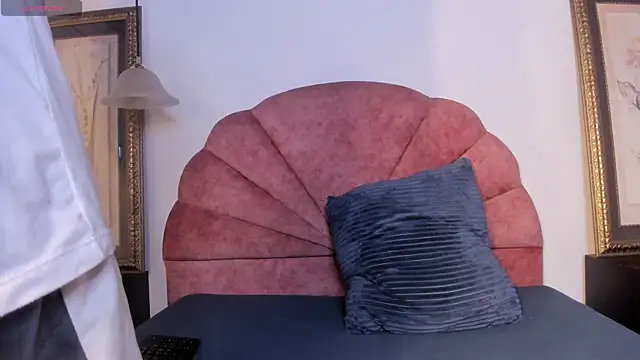 Rose Ethan online show from November 26, 2025, 3:18 am