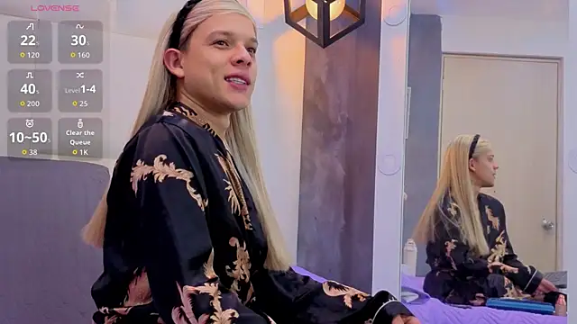 Valentino moretti online show from April 17, 2026, 12:30 pm