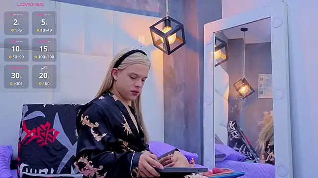 Valentino moretti online show from April 20, 2026, 11:13 am