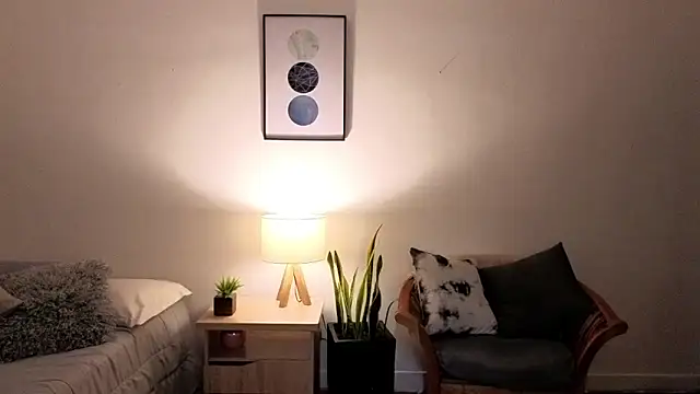 alana  29 online show from November 26, 2025, 8:21 pm