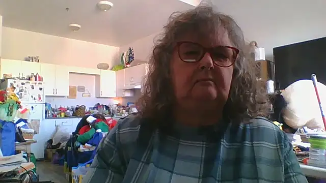 TiguhguhrsRose online show from December 4, 2025, 6:49 pm