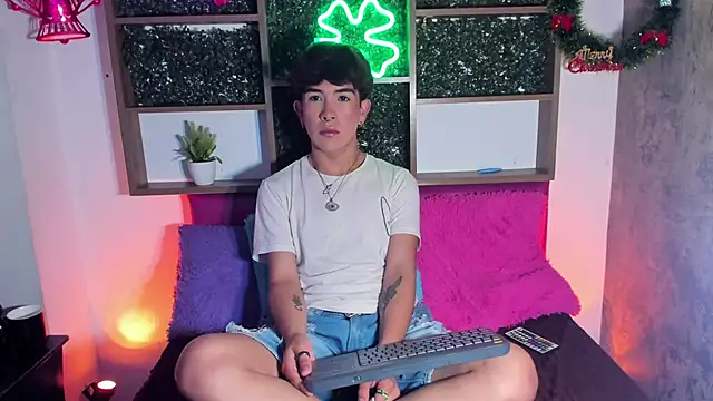 Snapshot of Angeldust19 chatting on November 19, 2025, 3:17 am Angeldust19 online show from November 19, 2025, 3:17 am