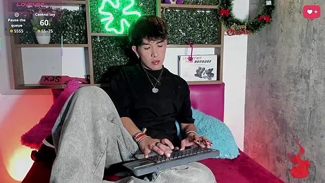 Snapshot of Angeldust19 chatting on November 30, 2025, 12:25 am Angeldust19 online show from November 30, 2025, 12:25 am