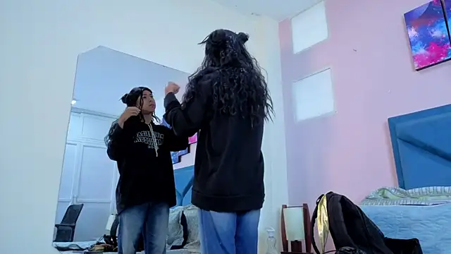 Snapshot of Hopemoretti chatting on November 24, 2025, 12:38 pm Hopemoretti online show from November 24, 2025, 12:38 pm