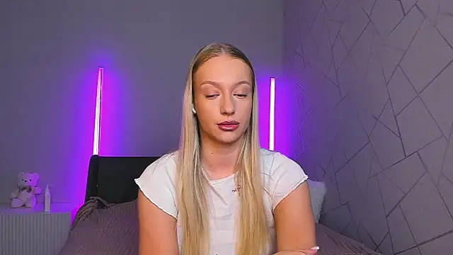 Snapshot of elldiana chatting on June 19, 2026, 2:49 am elldiana online show from June 19, 2026, 2:49 am