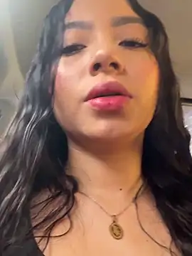Snapshot of Kamie_SebasDolce chatting on May 21, 2026, 1:18 pm Kamie SebasDolce online show from May 21, 2026, 1:18 pm