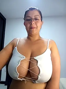 CelesteAlvarez1989 online show from April 12, 2026, 2:16 am