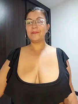 CelesteAlvarez1989 online show from August 4, 2026, 3:21 am