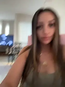 BelleRune online show from October 8, 2025, 9:40 am