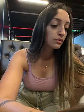 BelleRune online show from April 18, 2026, 8:20 pm