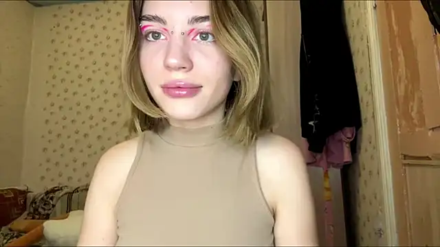 MelaineAytes online show from November 18, 2025, 8:08 am