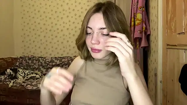 MelaineAytes online show from November 24, 2025, 10:04 am