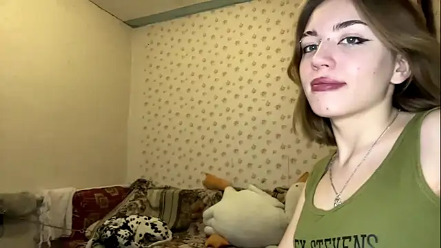 MelaineAytes online show from November 28, 2025, 10:07 am