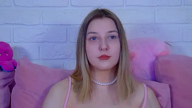 TinnaBurton online show from April 8, 2026, 4:07 pm