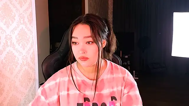 Emma Uilson online show from November 25, 2025, 10:26 am