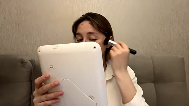 Emily lyy online show from January 10, 2026, 6:31 pm