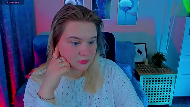 LouiseMous online show from December 4, 2025, 9:01 pm