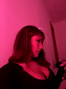 Snapshot of Blacktrinity chatting on November 17, 2025, 5:19 pm Blacktrinity online show from November 17, 2025, 5:19 pm