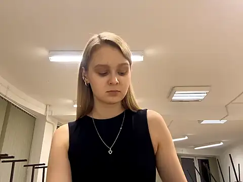 PaulitaSolow online show from November 18, 2025, 3:05 pm