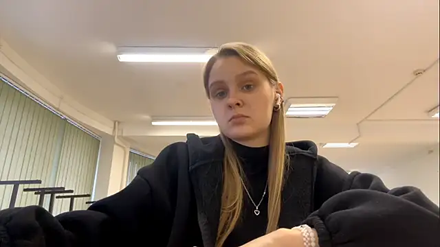 PaulitaSolow online show from November 28, 2025, 12:19 pm