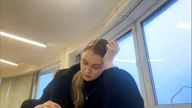 PaulitaSolow online show from November 29, 2025, 12:08 pm