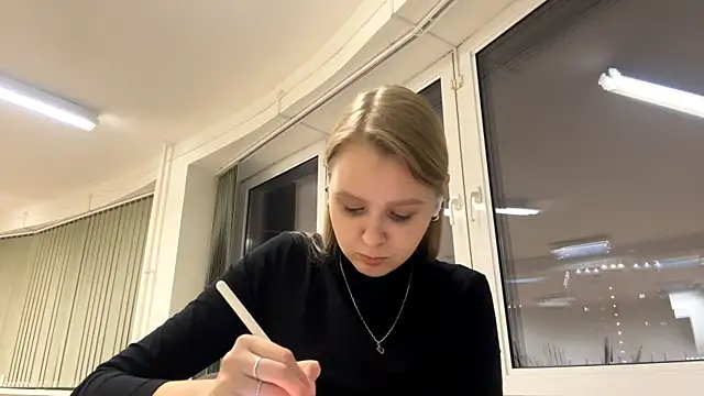 PaulitaSolow online show from December 1, 2025, 3:06 pm