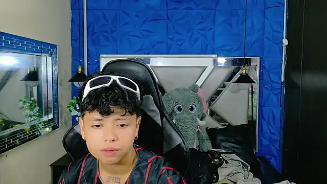 lunabustygirl online show from December 23, 2025, 6:44 am