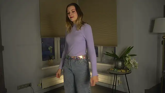 Snapshot of SusyGlines chatting on November 18, 2025, 3:23 am SusyGlines online show from November 18, 2025, 3:23 am