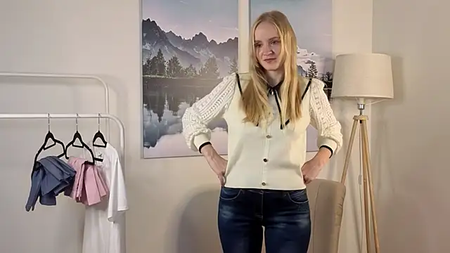 ToshiaPotvin online show from November 16, 2025, 7:14 am