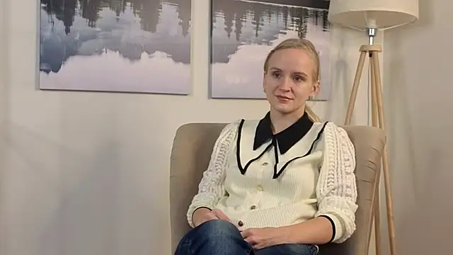 ToshiaPotvin online show from November 17, 2025, 7:14 am