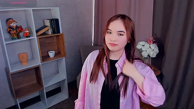 Snapshot of BetseyLaszlo chatting on November 18, 2025, 7:35 am BetseyLaszlo online show from November 18, 2025, 7:35 am