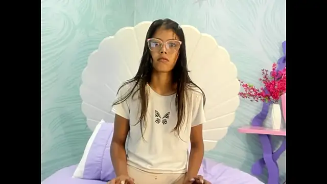 arietta skinny online show from November 15, 2025, 7:43 pm