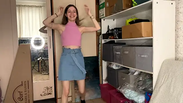 MiriamDongo online show from November 25, 2025, 11:43 am