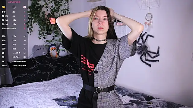 Snapshot of Emmie_shy chatting on November 23, 2025, 2:50 pm Emmie shy online show from November 23, 2025, 2:50 pm