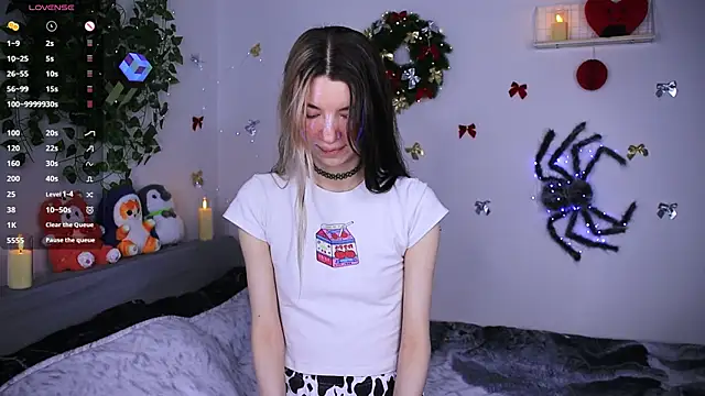 Snapshot of Emmie_shy chatting on December 21, 2025, 11:17 am Emmie shy online show from December 21, 2025, 11:17 am