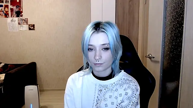 SophiaLur online show from November 18, 2025, 3:38 pm