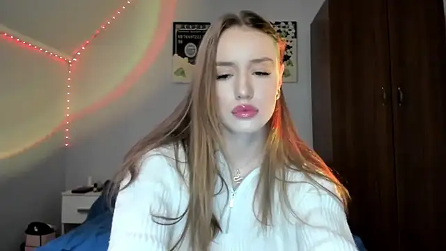 tinyglow online show from December 18, 2025, 6:25 pm