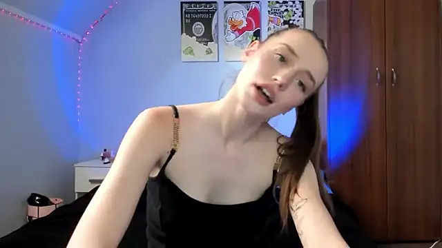 tinyglow online show from January 12, 2026, 3:56 am