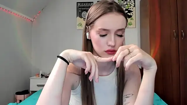 tinyglow online show from March 30, 2026, 9:38 pm