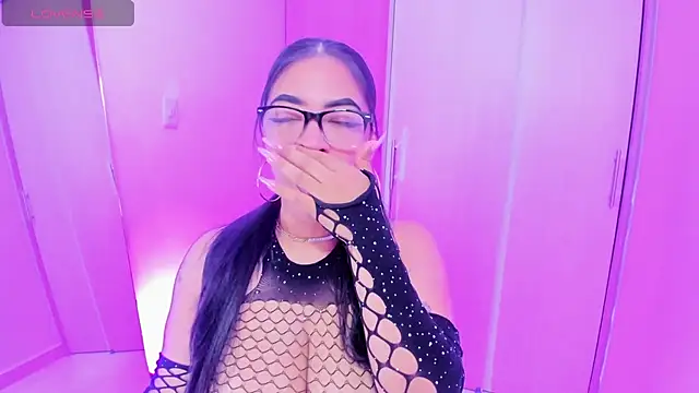 evelisse  online show from April 21, 2026, 3:46 am