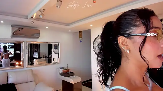 sofiasexhot online show from September 24, 2025, 1:03 pm