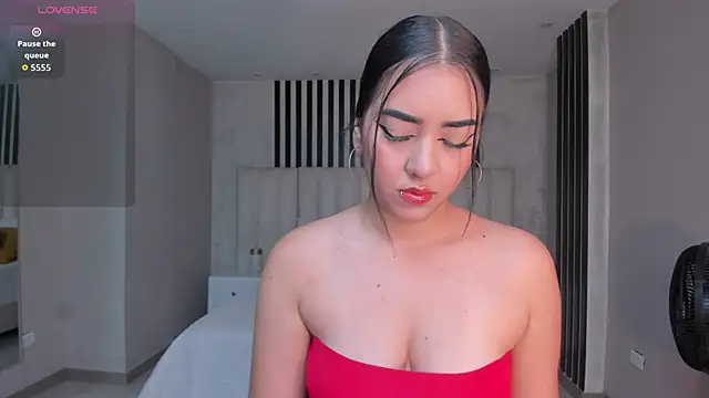 SophieLanne online show from November 30, 2025, 11:31 pm