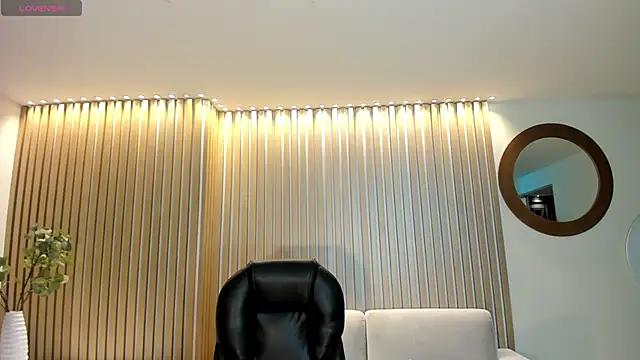 SophieLanne online show from March 29, 2026, 3:50 am